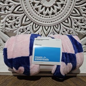 NEW Room Essentials Pink and Blue Throw Blanket Hearts 50 X 60 Inch